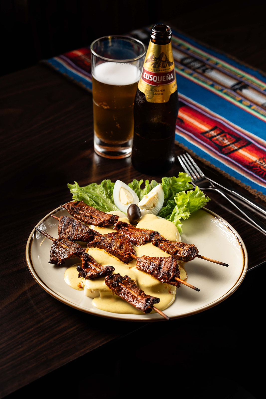 Anticuchos con Cusqueña